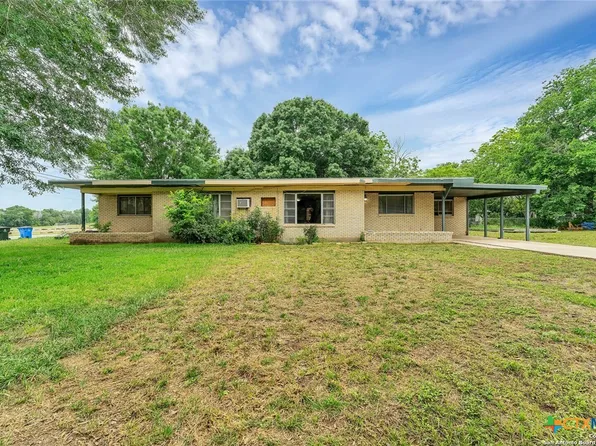 955 University Ln, Seguin, TX 78155