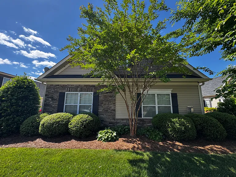 216 Hawks Nest Cir — Photo 1