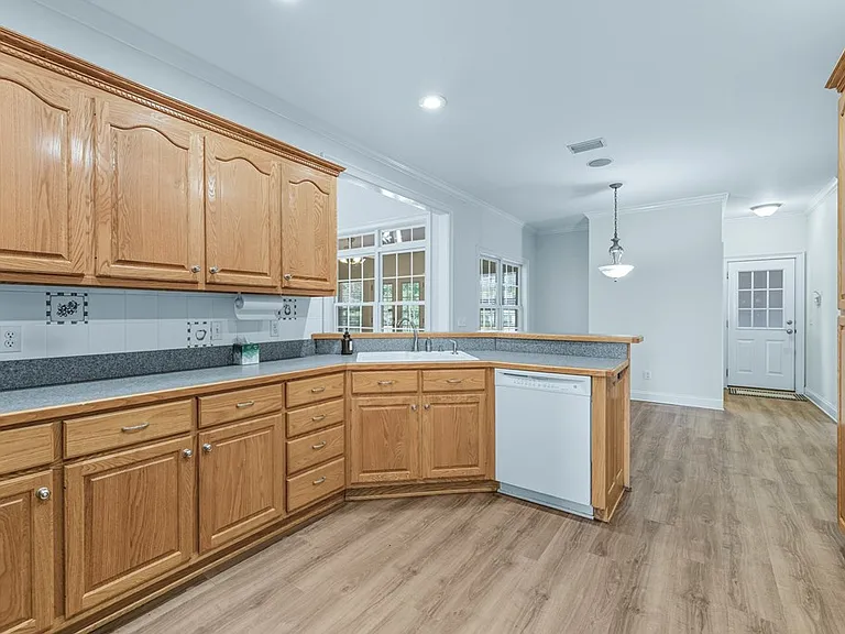100 Carrington Cir — Photo 11
