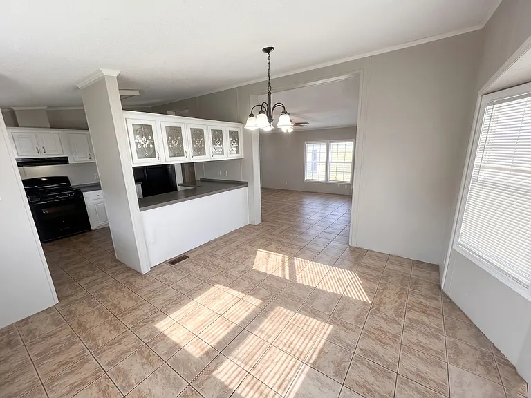 Grand Oaks at Liberty HIll — Photo 47