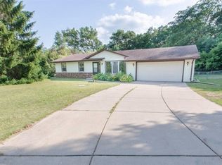S48W34513 Rue Chantilly, Dousman, WI 53118
