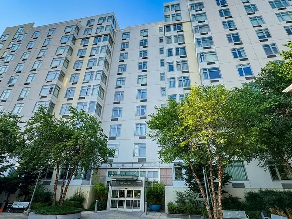 40-28 College Point Blvd #908, Flushing, NY 11354