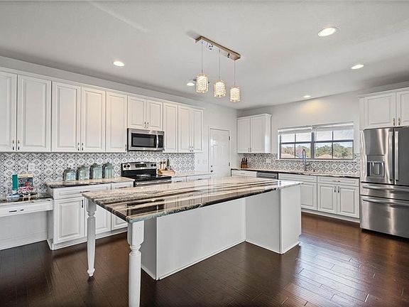 4th image of 2258 Fernwood Loop E