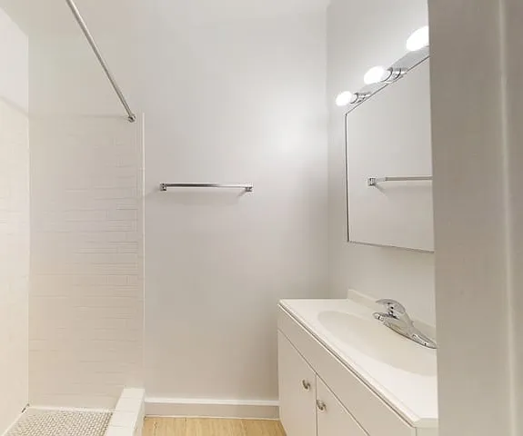 1101 E. Hyde Park Boulevard — Photo 28