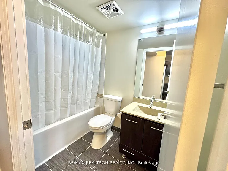 135 Village Green Sq #824 — Photo 21