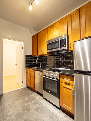 Rented by City Connections Realty | media 15