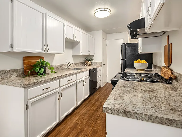 830 Sunrise Pl SW #E — Photo 10
