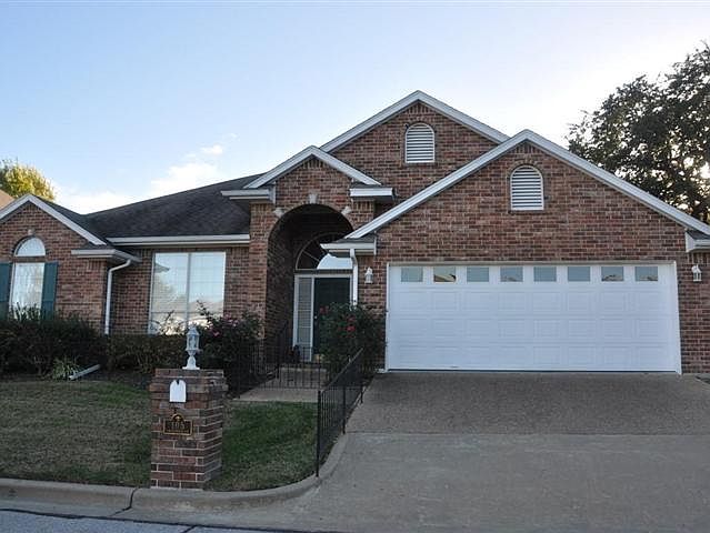 1st image of 105 Landsborough Dr