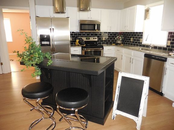 2nd image of 844 Cortez Ave