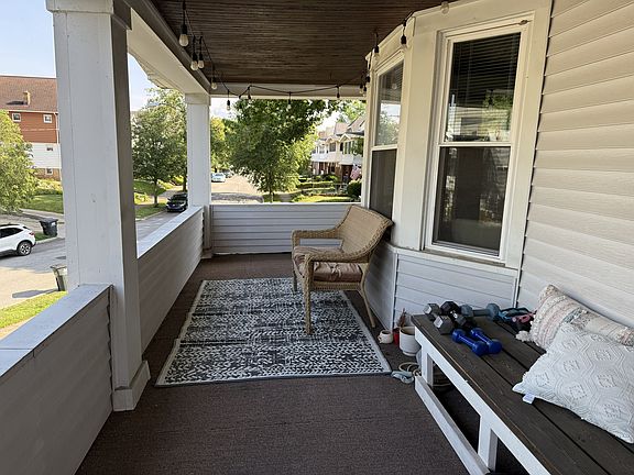2nd image of 1638 Victoria Ave #1