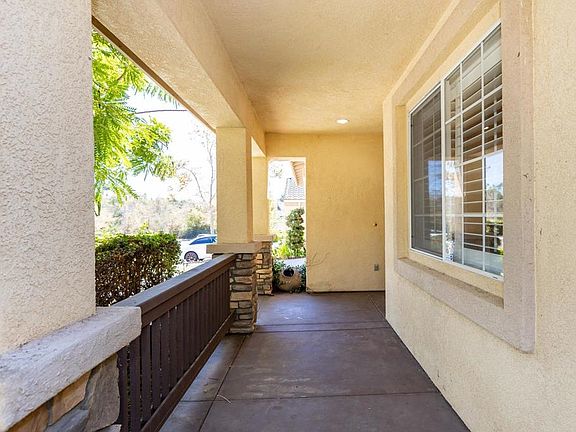 3rd image of 943 Manteca Dr