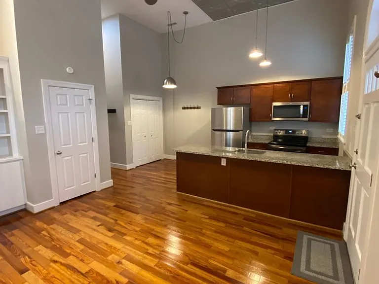 729 Catherine St — Photo 10