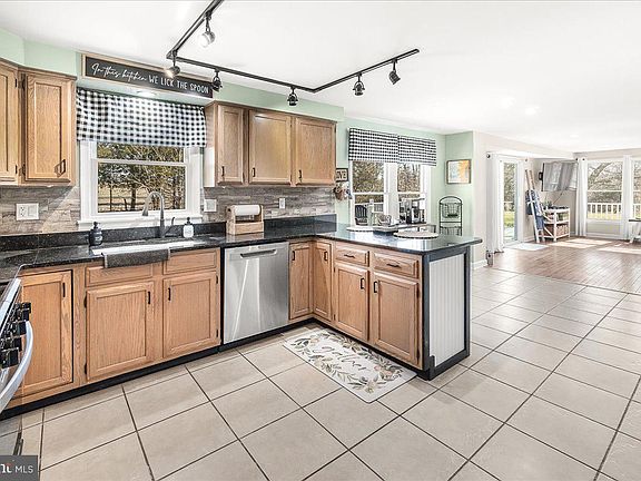 5th image of 108 Quail Ln
