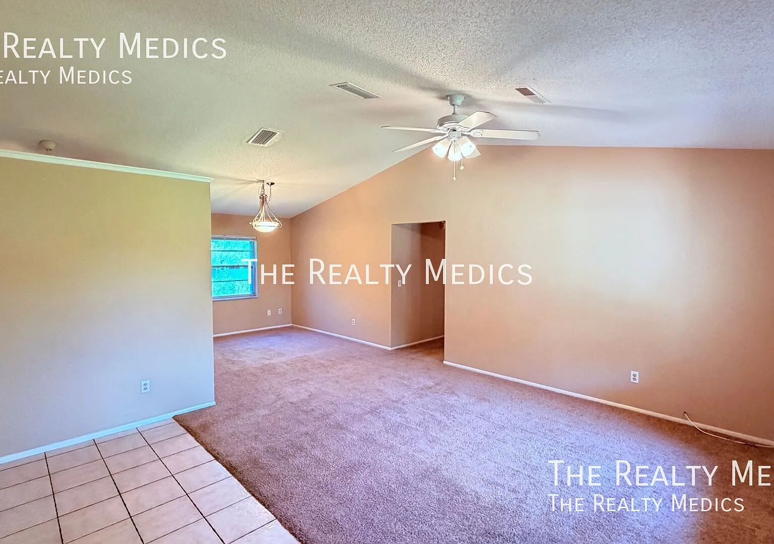 Awesome Well Maintained 3/2 in Deltona — Photo 2