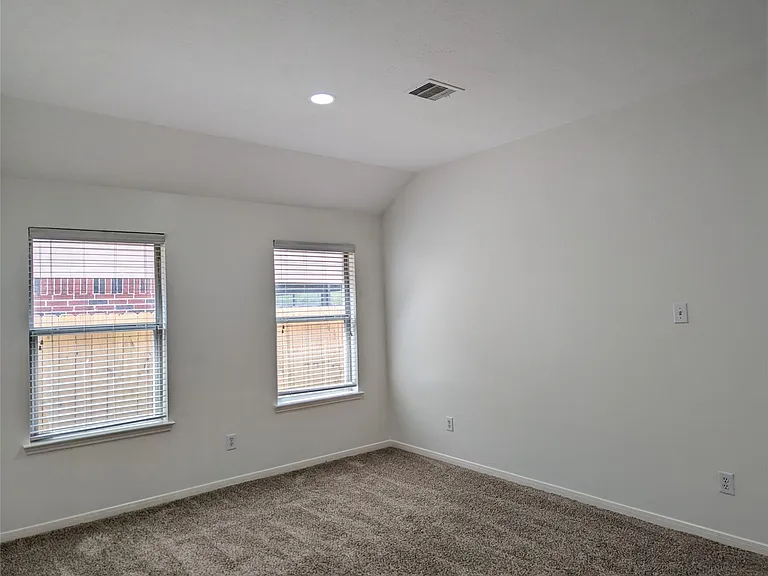 5618 Savannah Woods Ln — Photo 17