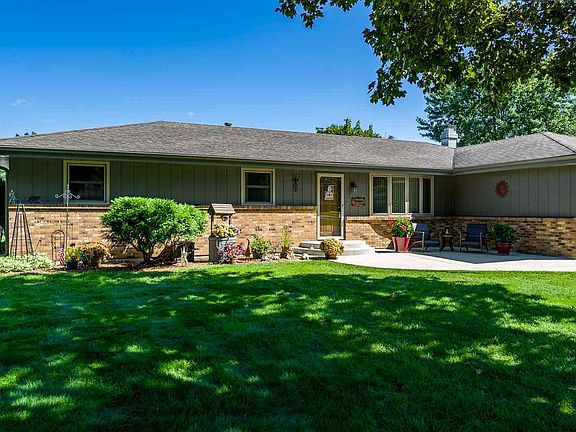 2nd image of 884 Windfield Ln
