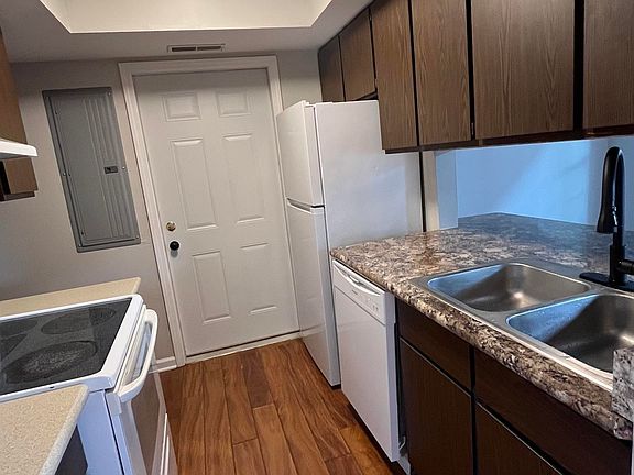 5th image of 5028 Woodmark Dr