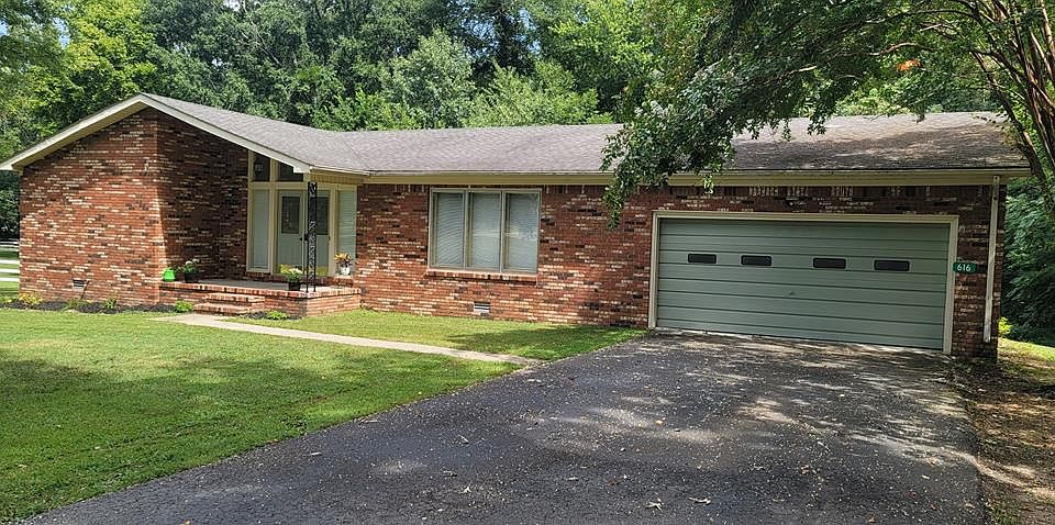 1st image of 616 Country Club Dr