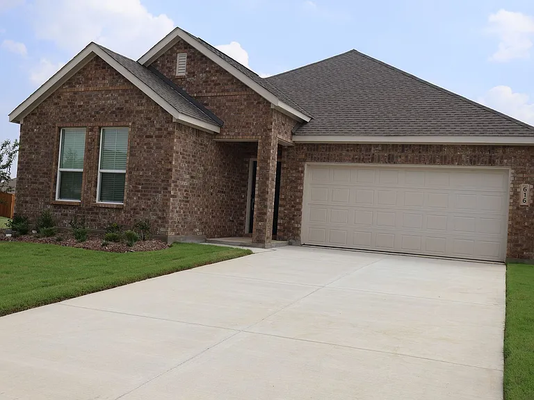 616 Arabian Ln — Photo 1