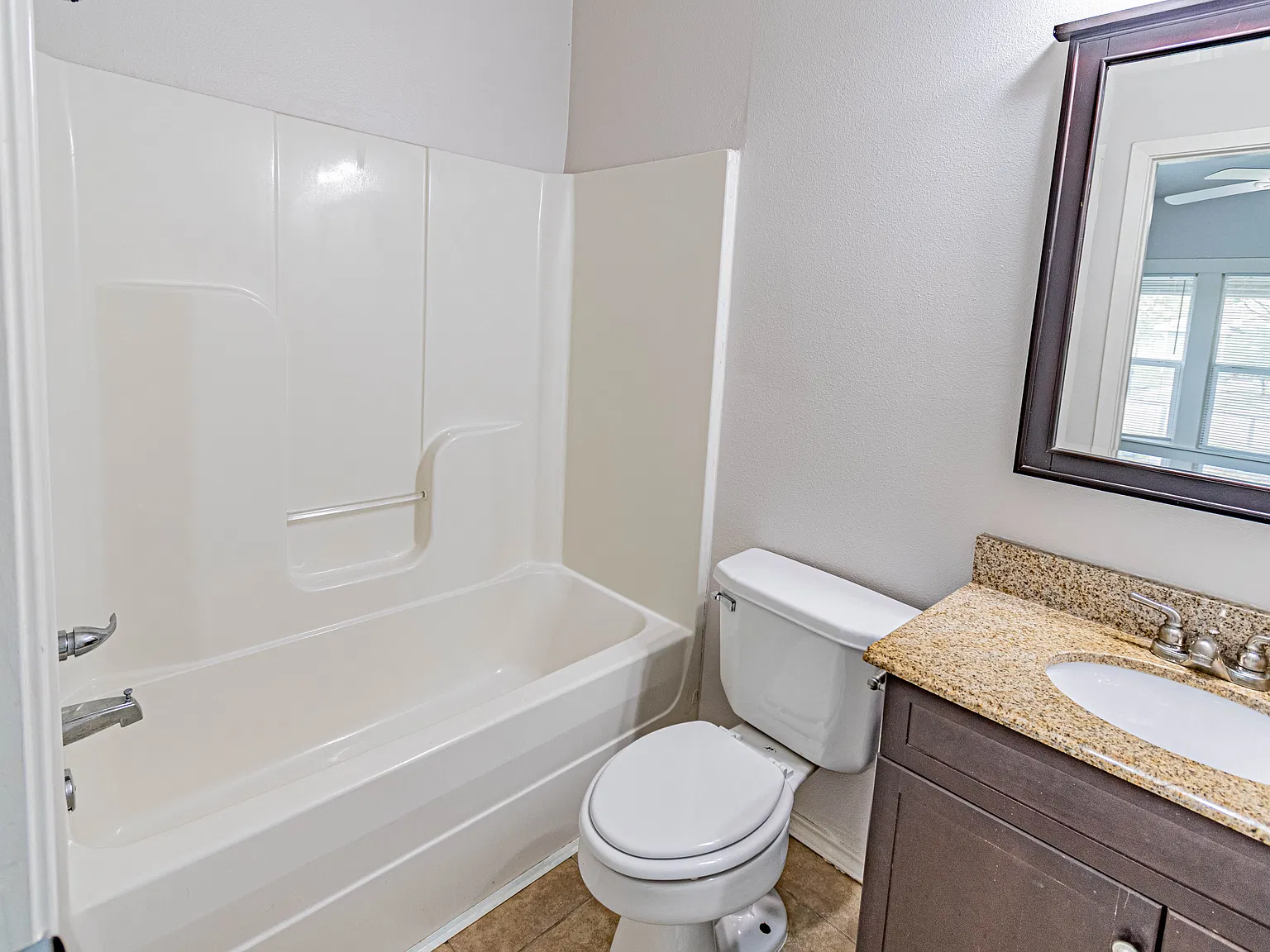 2 bed, 968 sqft, $1,600 — Photo 3