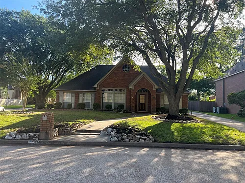 3203 Woodland View Dr Photo 1