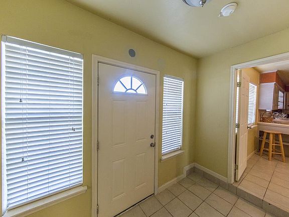 3rd image of 701 W Murrill St