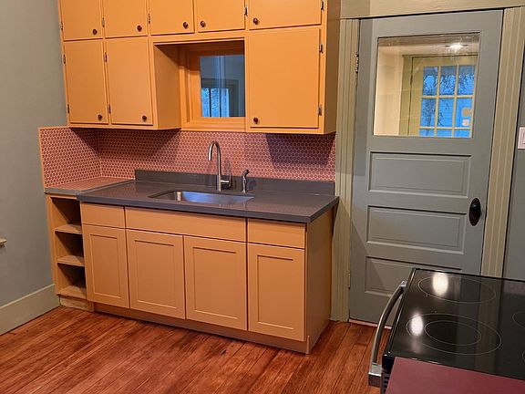 Great Kitchen with new appliances
