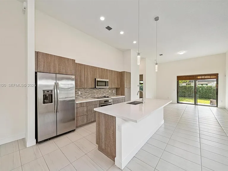 7635 NW 103rd Pl — Photo 14