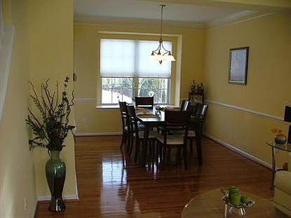 5th image of 450 Hamilton Dr