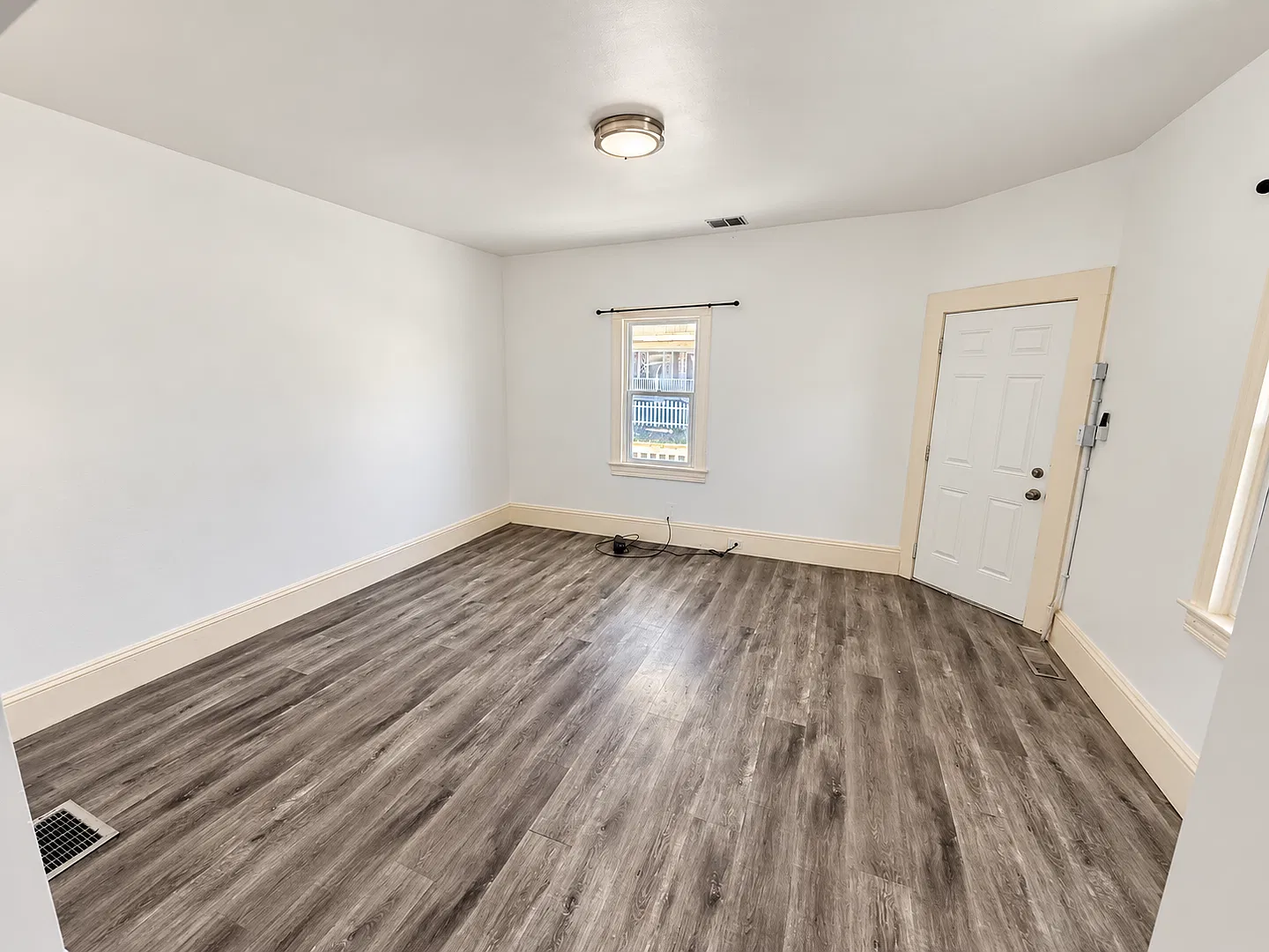 609 Plymouth St — Photo 2