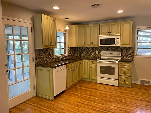 2nd image of 1201 Eldridge Ave W