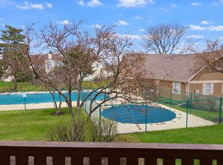 718 Crescent Ct APT B2, Bartlett, IL 60103