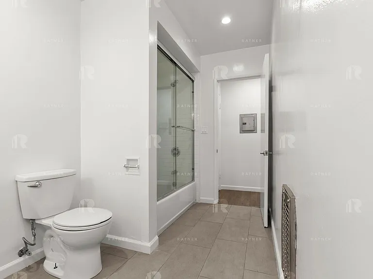 (An/Ti/Yo:B) 4216 Mary Ellen Avenue — Photo 10