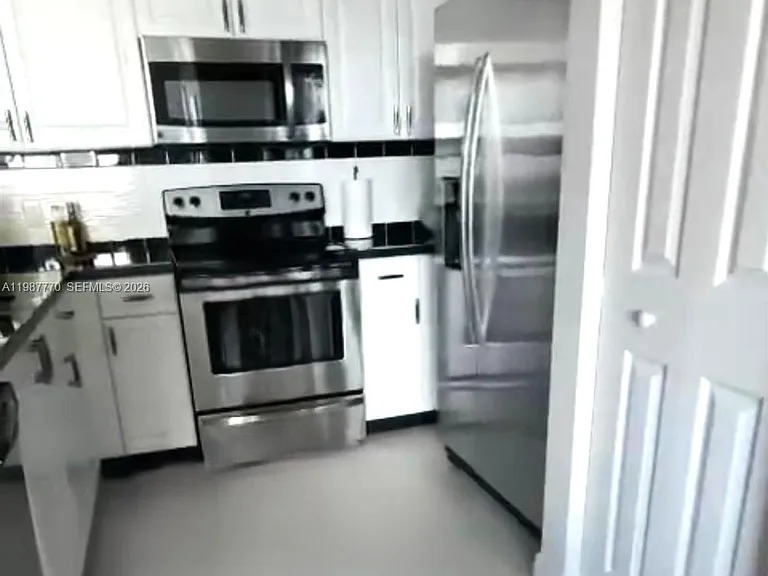 1155 Brickell Bay Dr #1008 — Photo 6