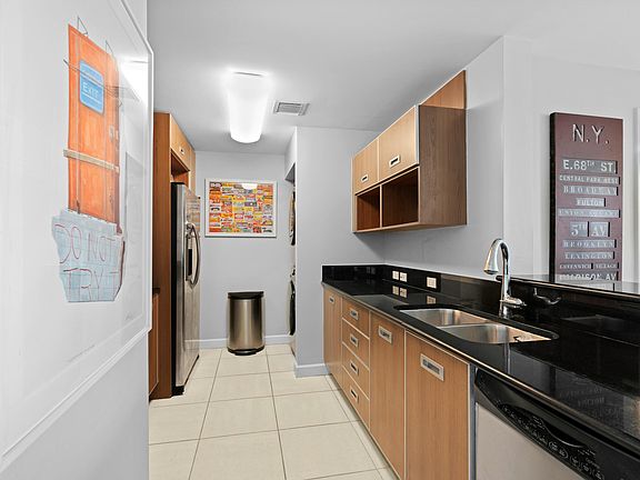 5th image of 410 Evernia St APT 502