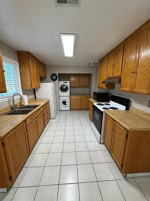 3 bed, 1143 sqft, $2,500 — Photo 3