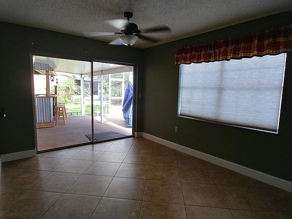 Family rm out to pool area