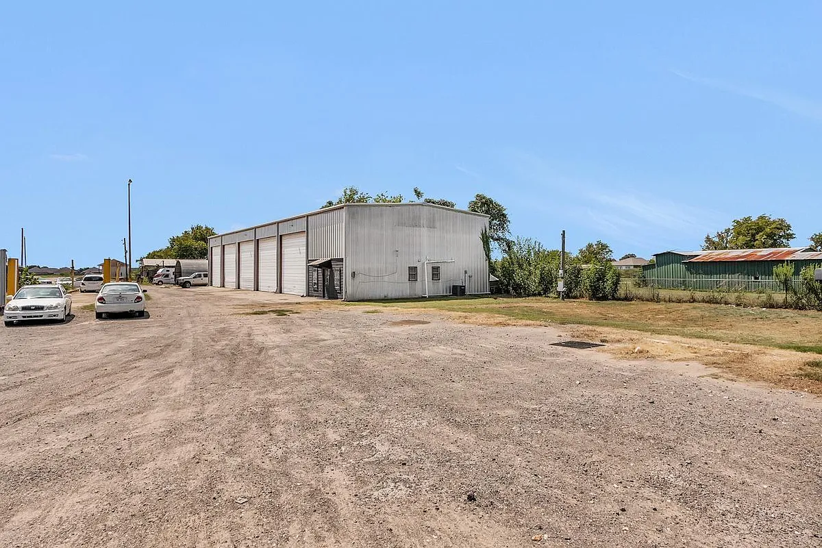 Building Photo - 8867 County Road 424 #B