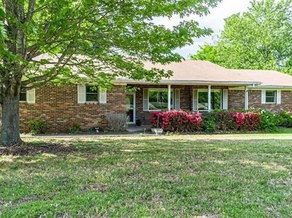 14 Woodland Dr, Benton, KY 42025