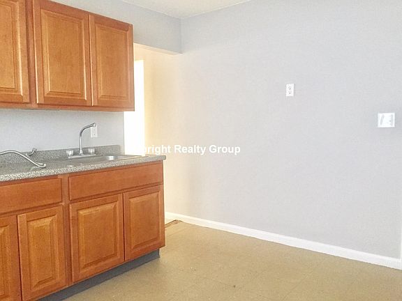 4th image of 54 Carlisle St #54