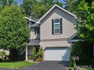 79 Towne Place Dr, Hendersonville, NC 28792