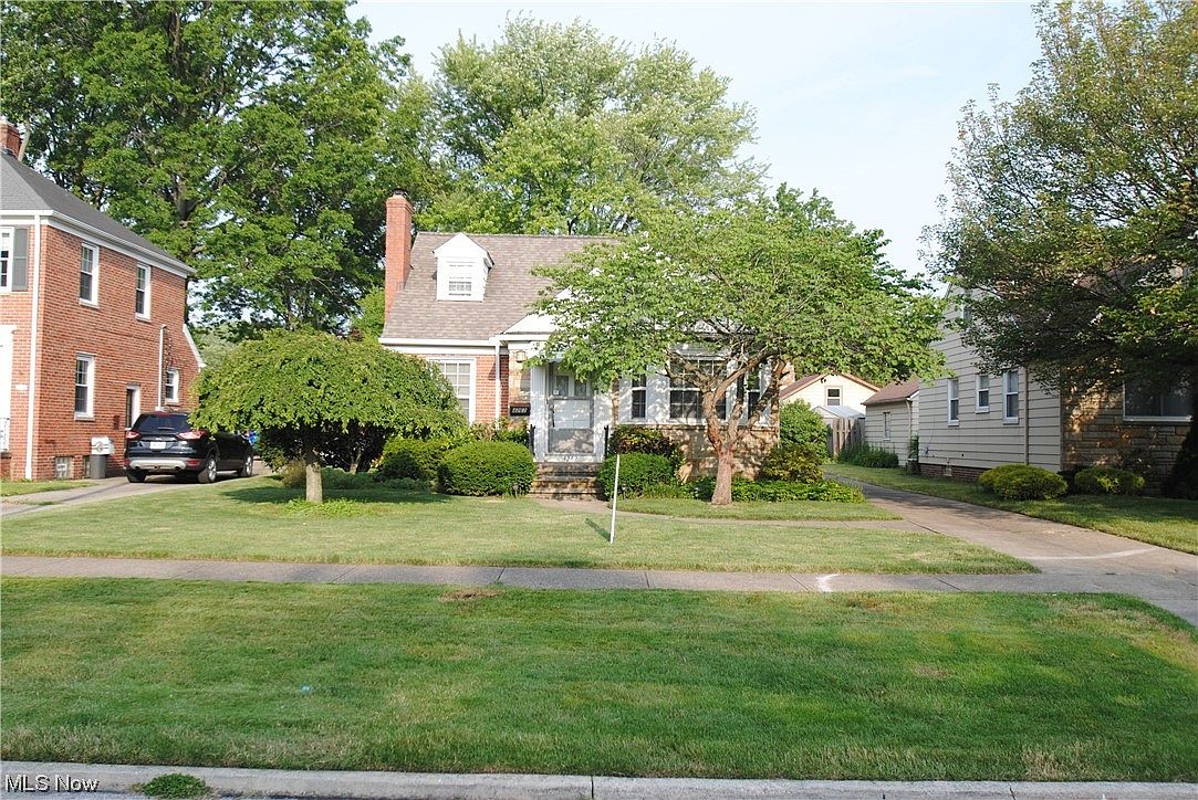 4262 W 215th St, Fairview Park, OH 44126 Zillow