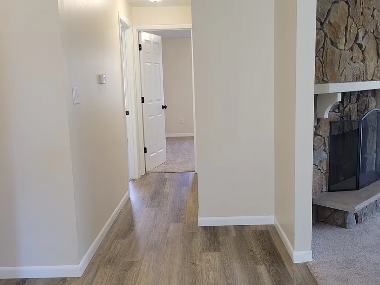 311 Heritage Ct — Photo 3