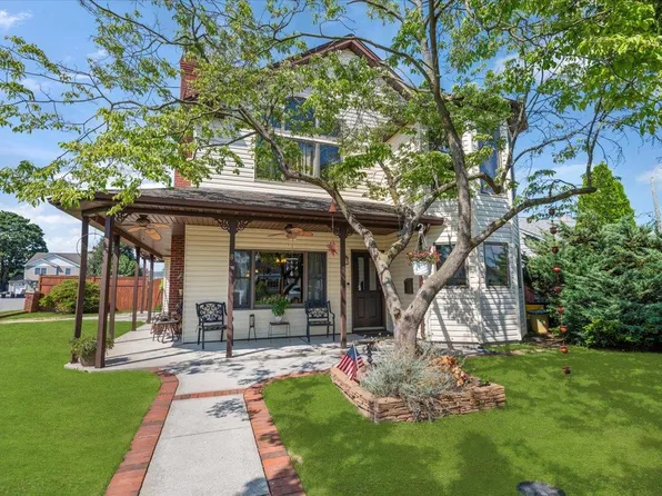 8 Pearl Street, Bethpage, NY 11714