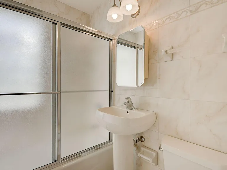 5952 N Lydell Ave — Photo 10