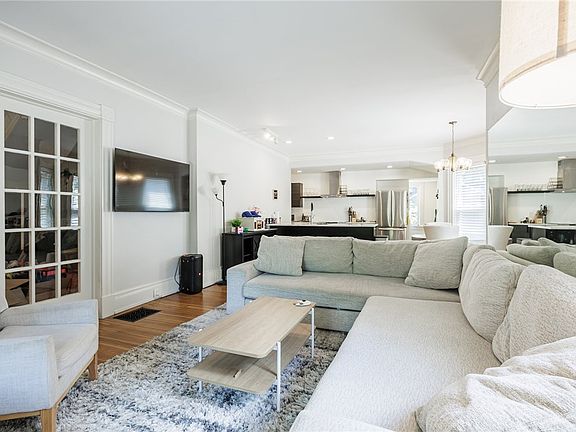 3rd image of 256 Oxford St #1