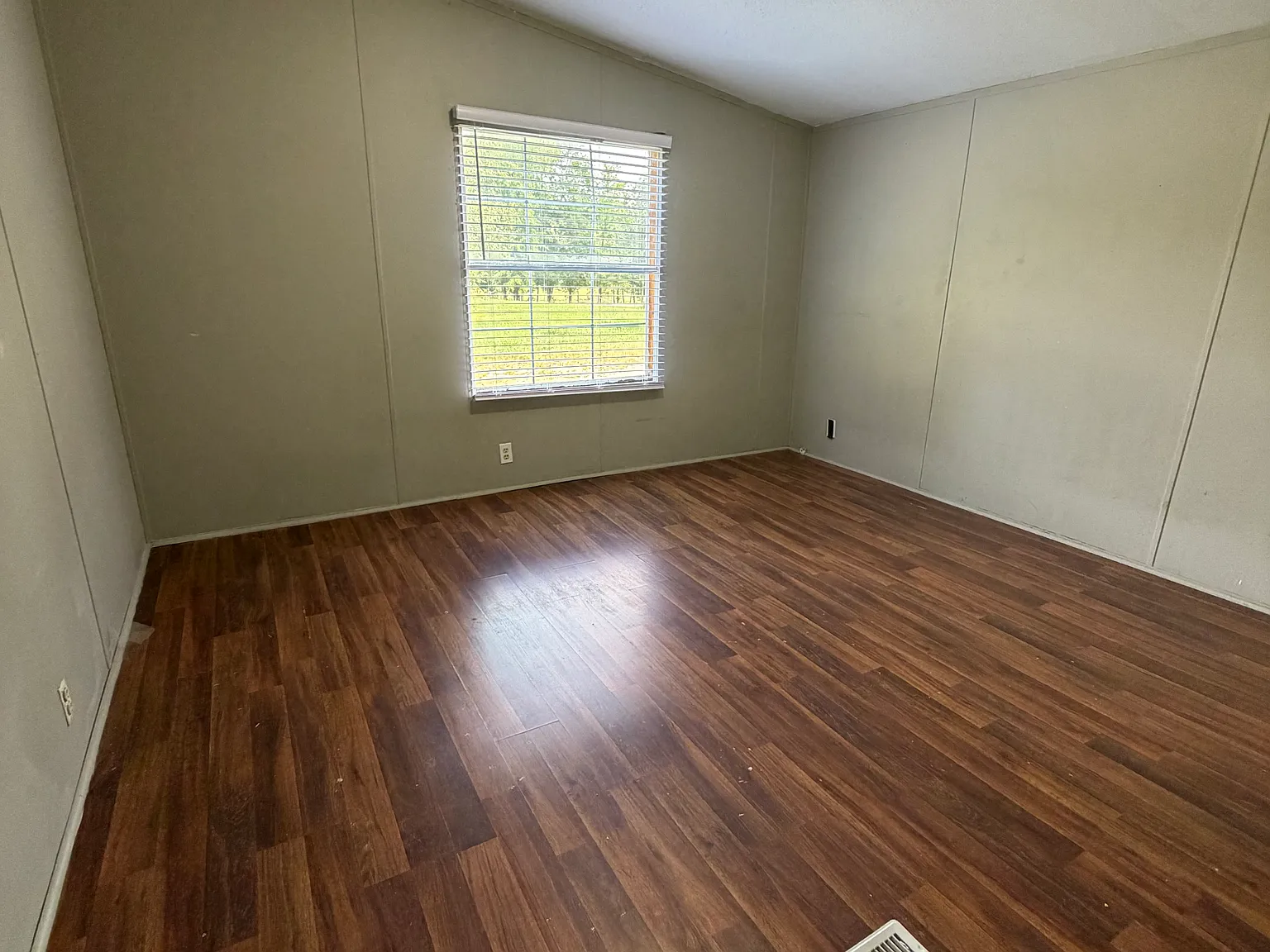3 bed, $925 — Photo 4