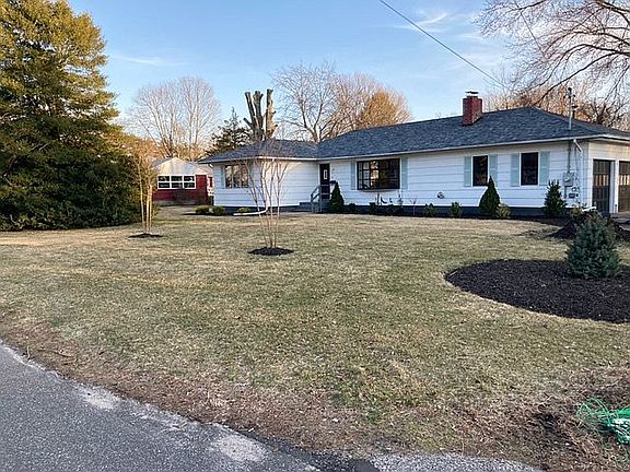 5th image of 24 Colonial Dr