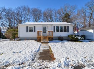 14 Batten St, Webster, MA 01570