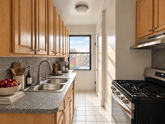 3rd image of 175 W 76th St APT 4A